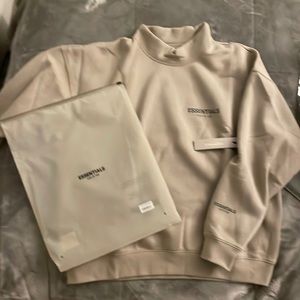 Mens size large Fear of God Essentials mock neck sweatshirt.  Color tan.